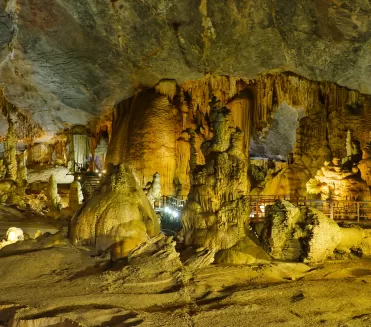 Thiên Đường Cave (Paradise Cave)